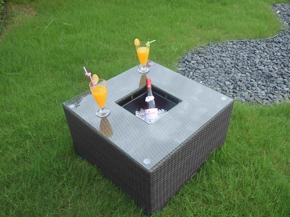 Outdoor Rattan Coffee Table with Ice Bucket Drinks Cooler